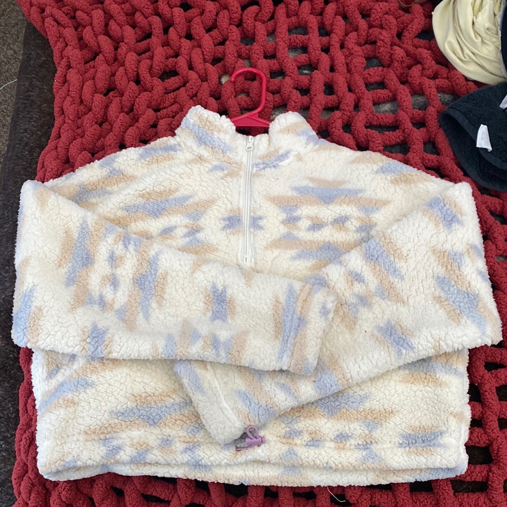 Pacsun brand fuzzy pullover cream pattern
